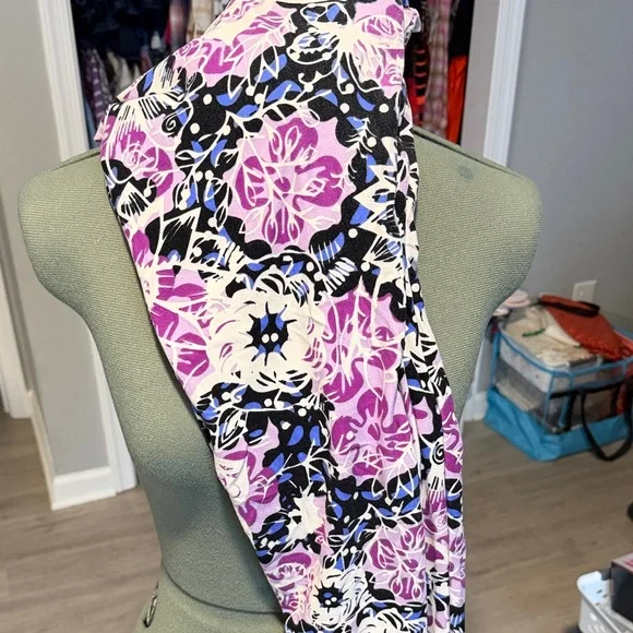 LuLaRoe Floral TC Leggings - Purple and Black - Picture 1 of 2